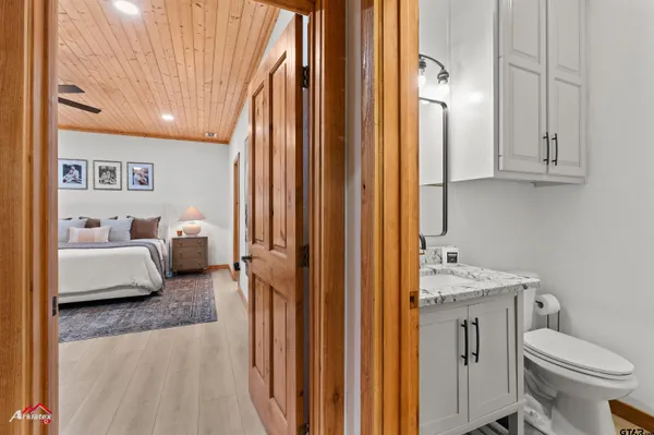 a en suite bathroom with a toilet sink and mirror