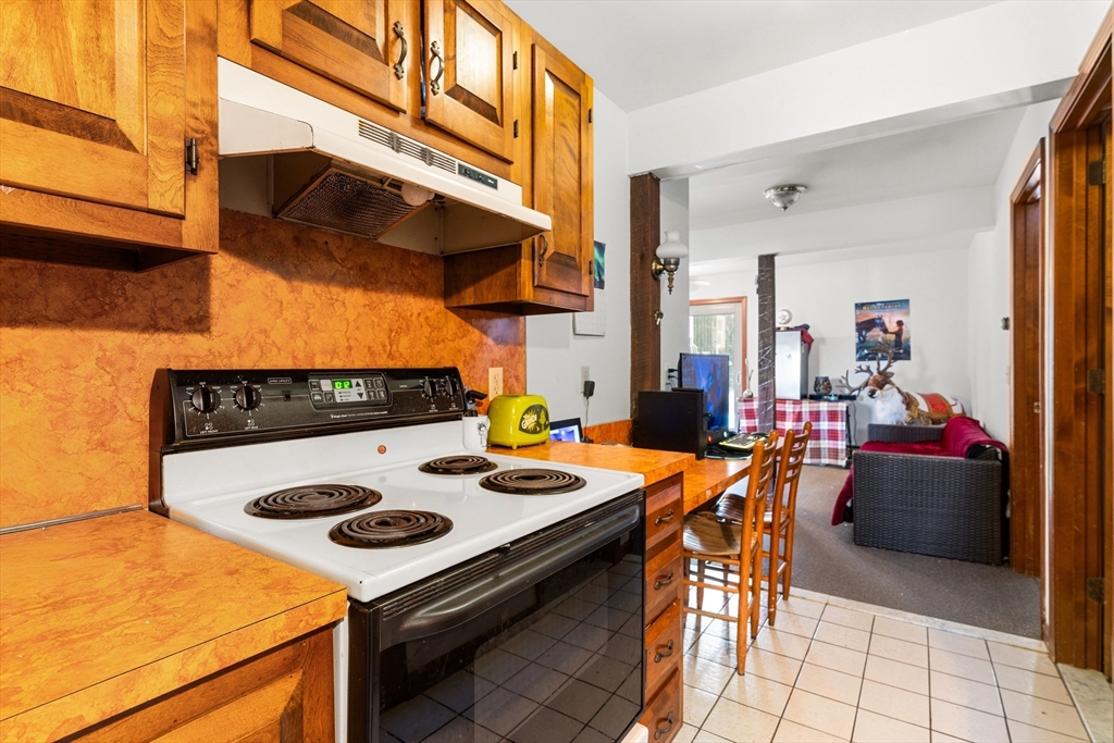 27 West Street Montague, MA 01351 - Photo 3 of 42