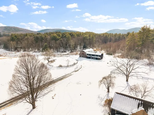 a view of outdoor space with a house