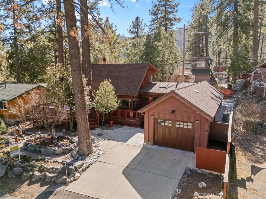 1631 Linnet Road Wrightwood, CA 92397 - Photo 5 of 42 a view of a house with a yard and large tree