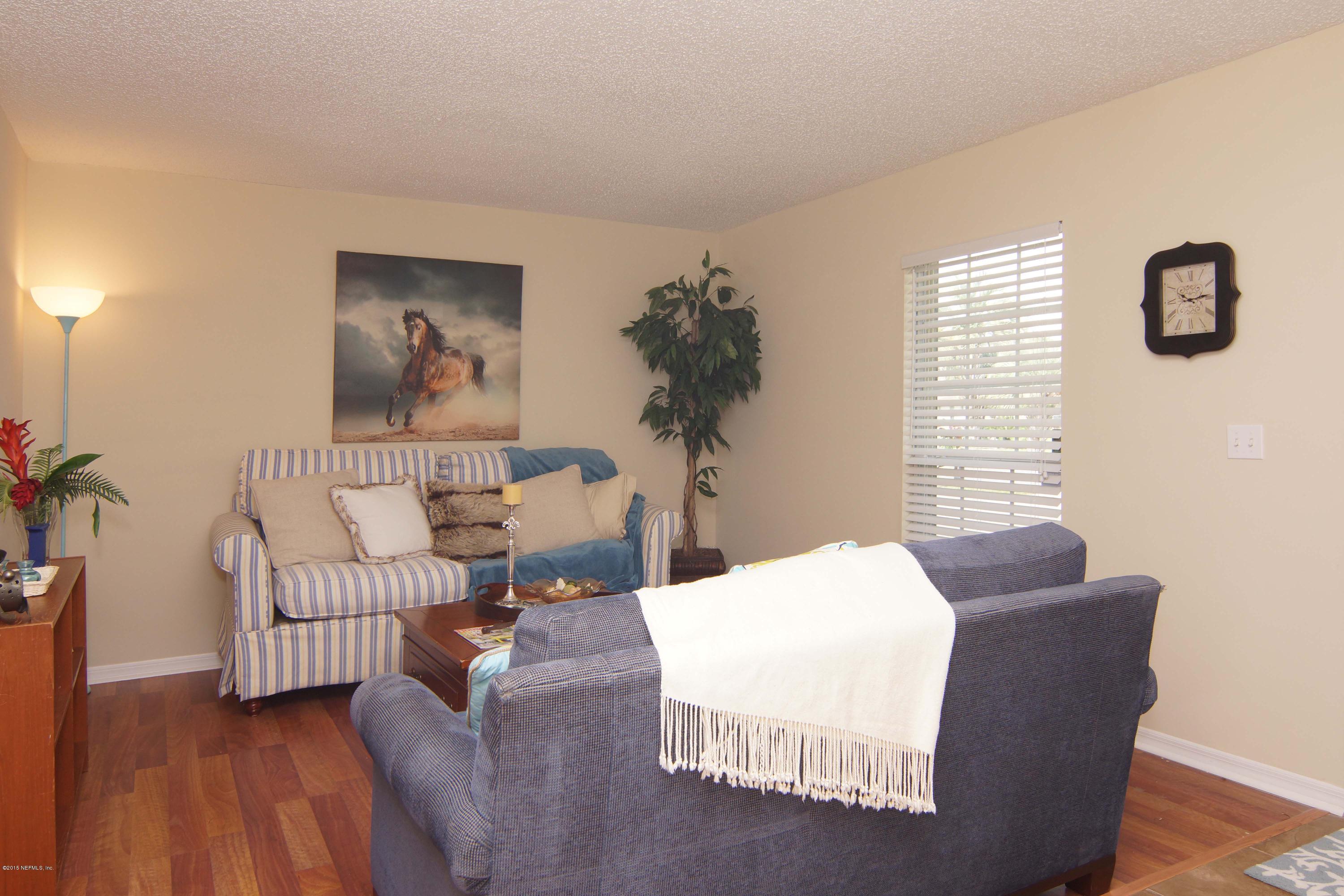 3940 Morning Glory Road Jacksonville, FL 32210 - Photo 5 of 25 Family room