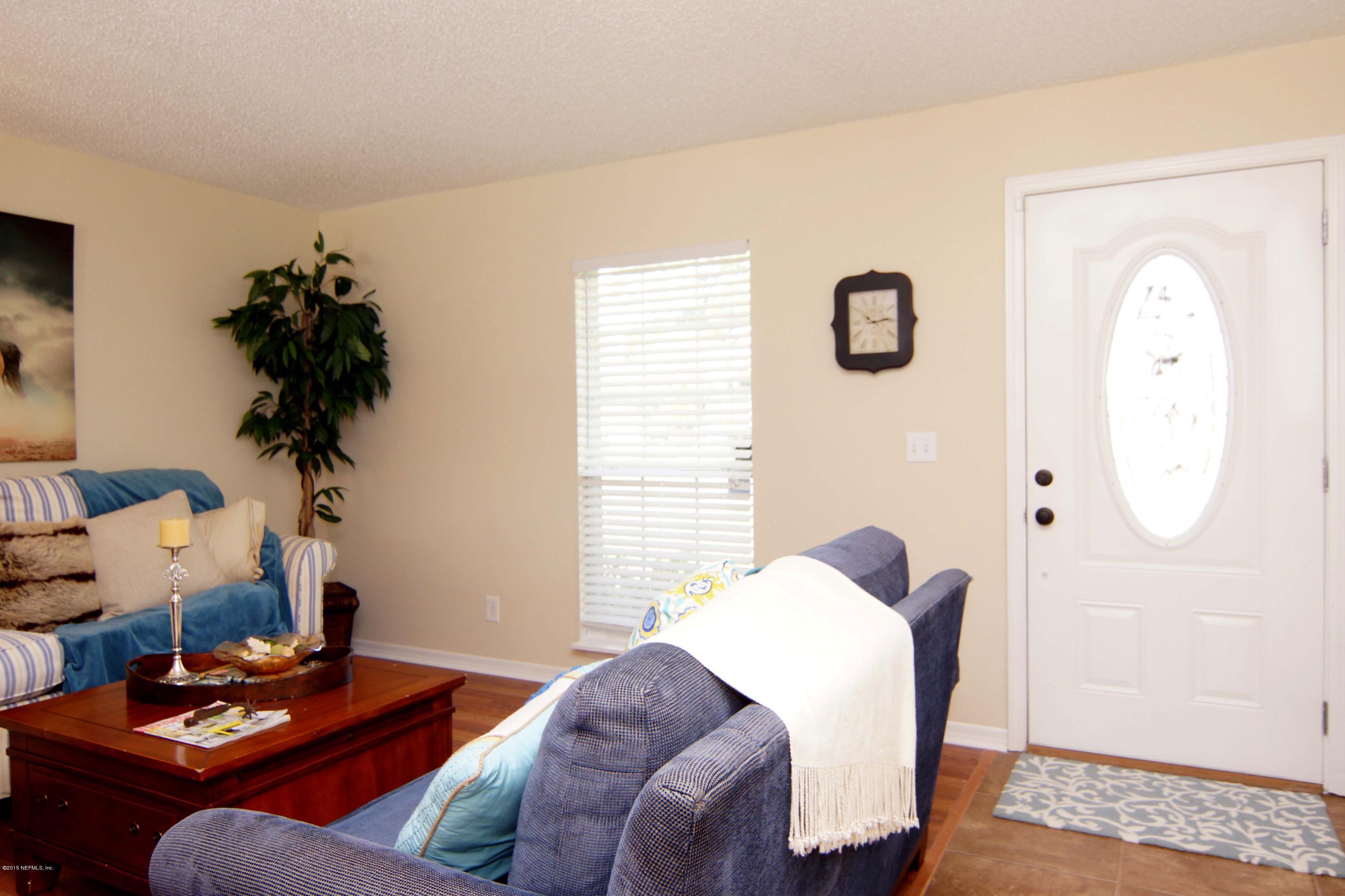 3940 Morning Glory Road Jacksonville, FL 32210 - Photo 8 of 25 Family RM - Entry