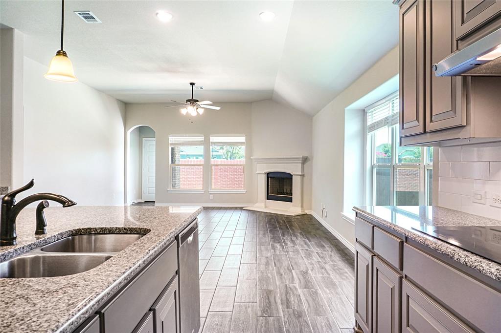 2636 Freemon Place Grand Prairie, TX 75052 - Photo 9 of 24