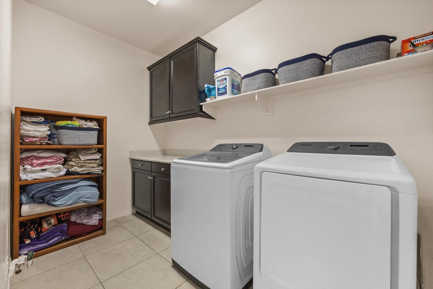 5407 Mensen Drive Bakersfield, CA 93313 - Photo 27 of 36 a utility room with dryer and washer