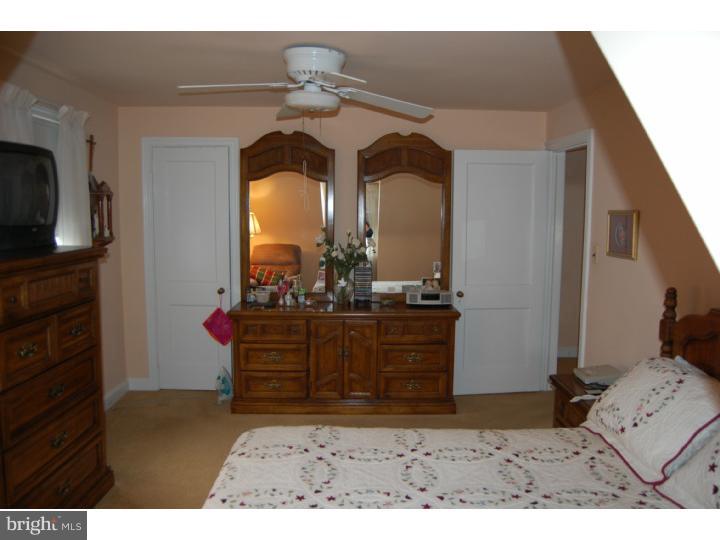 527 Stanbridge Road Morton, PA 19070 - Photo 14 of 24 Bedroom - Main