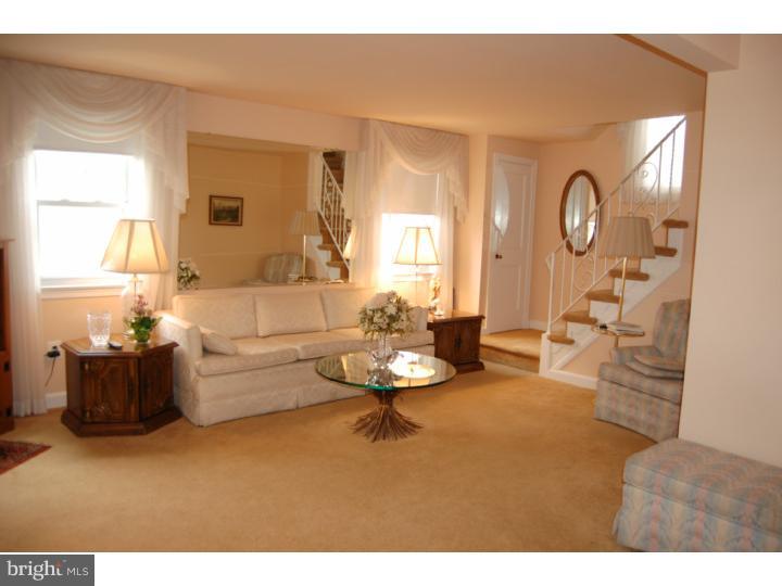 527 Stanbridge Road Morton, PA 19070 - Photo 6 of 24 Living Room