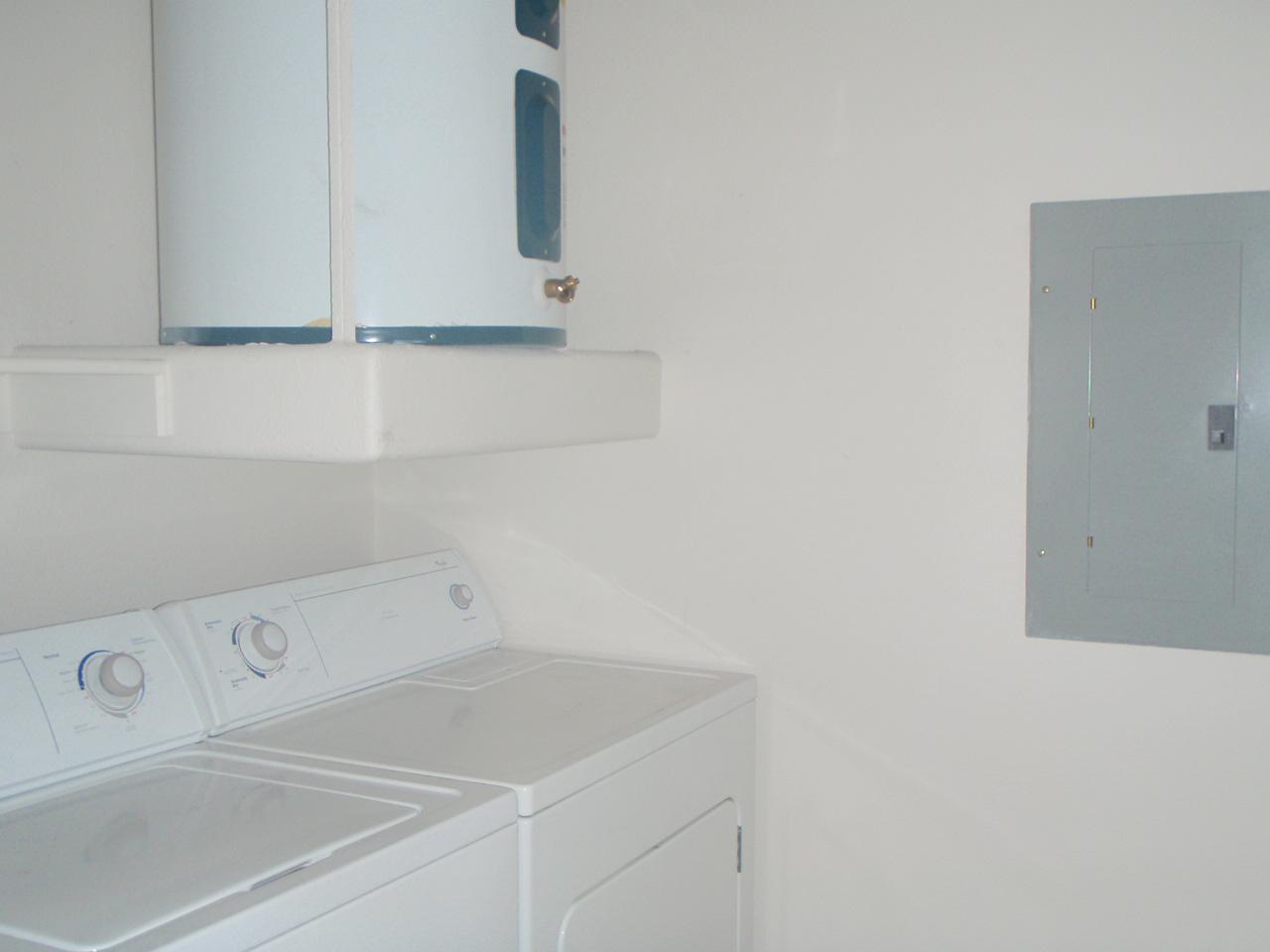 909 East Camelback Road, Unit 2037 Phoenix, AZ 85014 - Photo 7 of 9 LAUNDRY