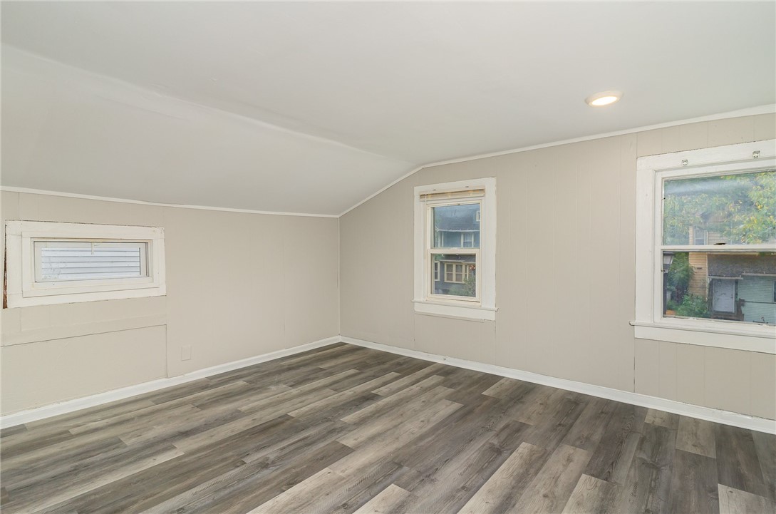 239 Pearl Street Rochester, NY 14607 - Photo 13 of 26