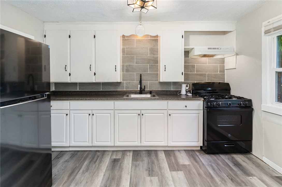 239 Pearl Street Rochester, NY 14607 - Photo 3 of 26