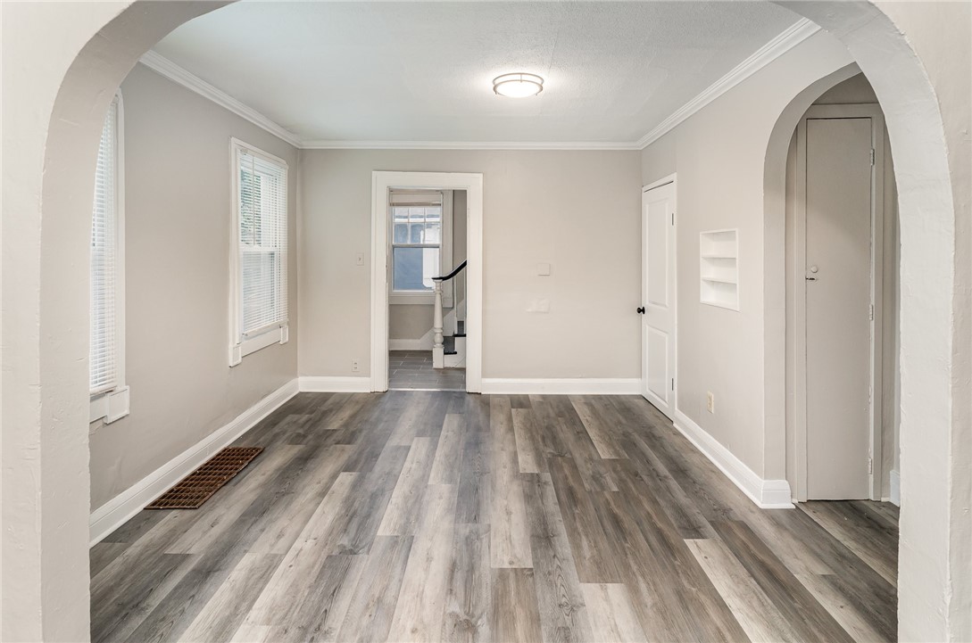 239 Pearl Street Rochester, NY 14607 - Photo 6 of 26