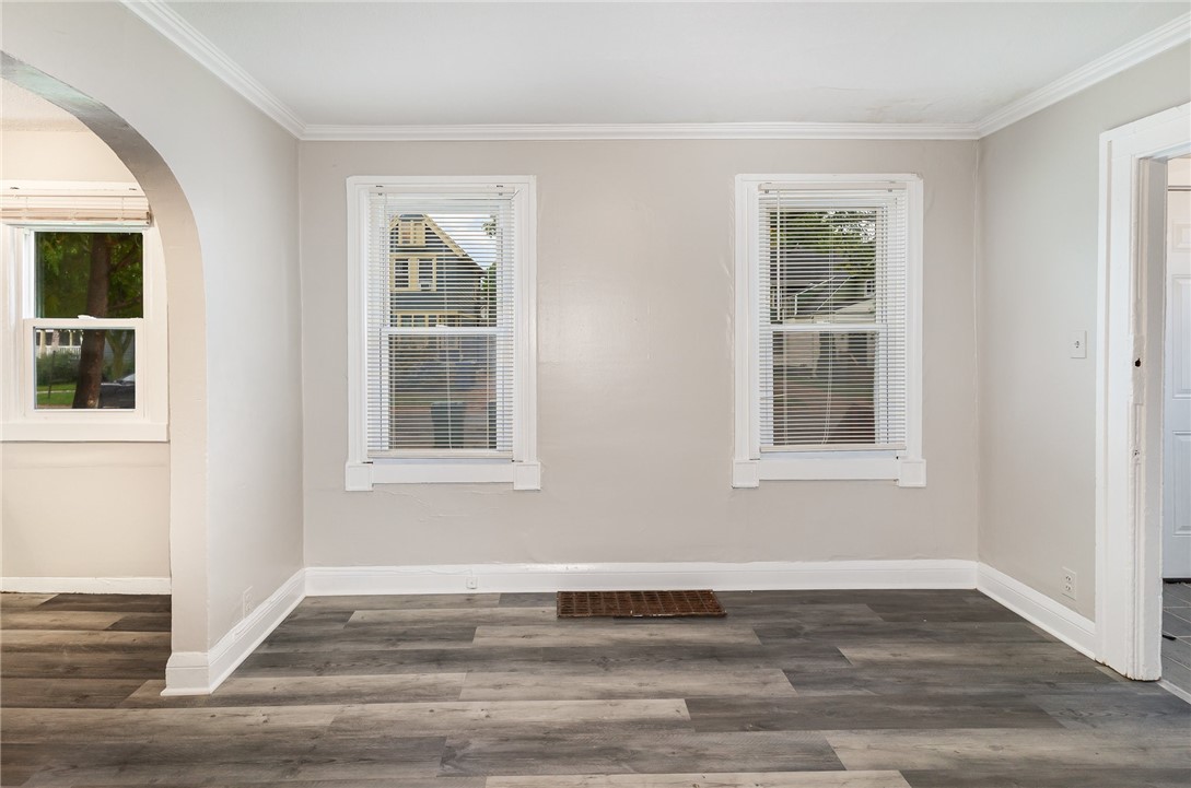 239 Pearl Street Rochester, NY 14607 - Photo 7 of 26