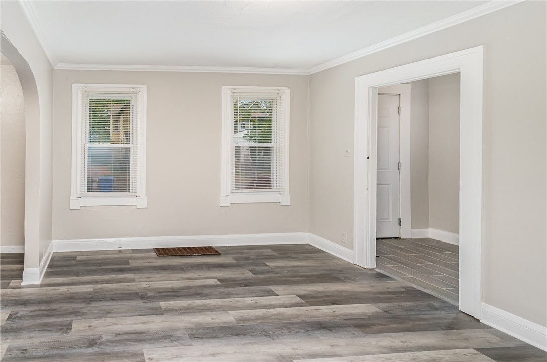 239 Pearl Street Rochester, NY 14607 - Photo 8 of 26