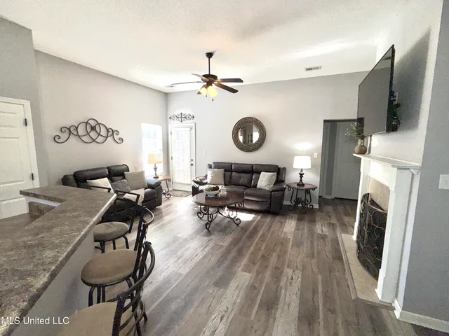 $289,000 | 2833 Mt Pleasant Street South, Hernando, MS 38632