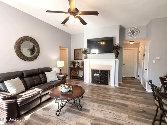 $289,000 | 2833 Mt Pleasant Street South, Hernando, MS 38632