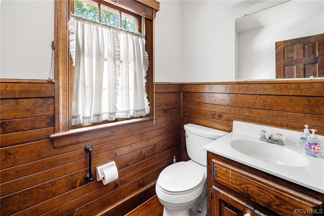 1806 Plain View Road Henrico, VA 23238 - Photo 19 of 33 a bathroom with a sink and a toilet