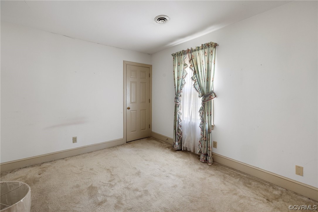 1806 Plain View Road Henrico, VA 23238 - Photo 30 of 33 an empty room with windows