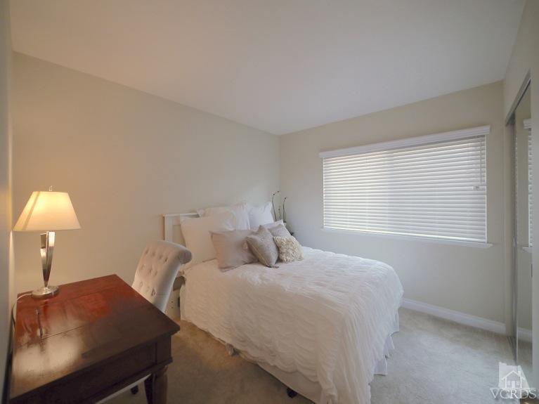 13421 Laurelhurst Road Moorpark, CA 93021 - Photo 17 of 28 a bedroom with a bed and a lamp
