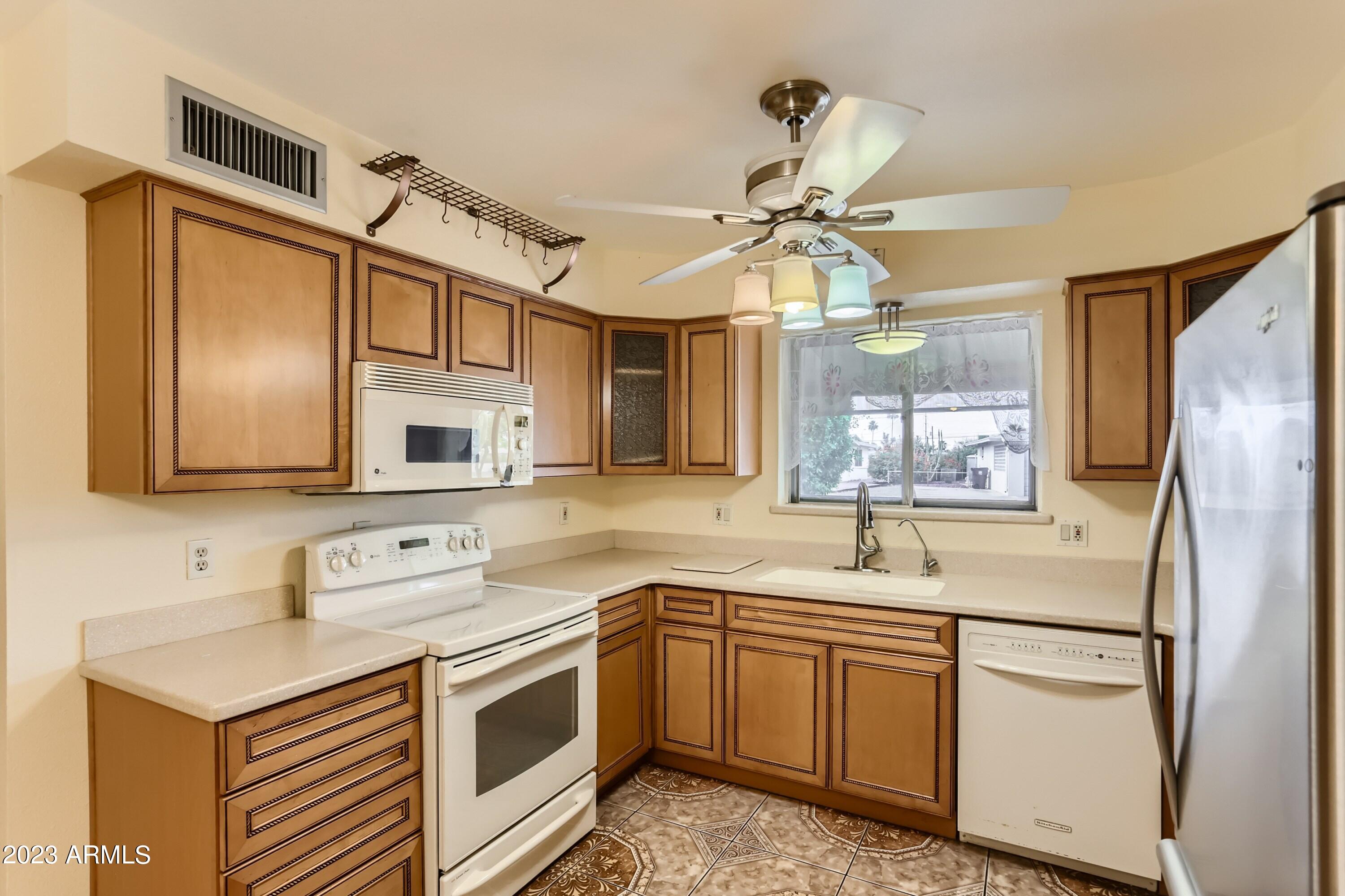 5202 East Decatur Street Mesa, AZ 85205 - Photo 11 of 27 12 Kitchen