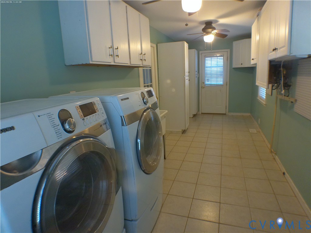 9418 North Rinker Drive Mechanicsville, VA 23116 - Photo 26 of 29 Huge Laundry Room with door to Rear Deck