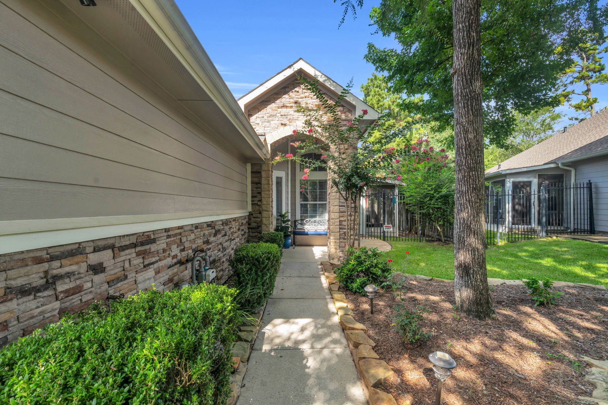 183 West Kentwick Place Conroe, TX 77384 - Photo 2 of 48