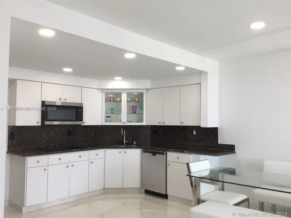 $3,000 | 1408 Brickell Bay Drive, Unit 1002, Miami, FL 33131