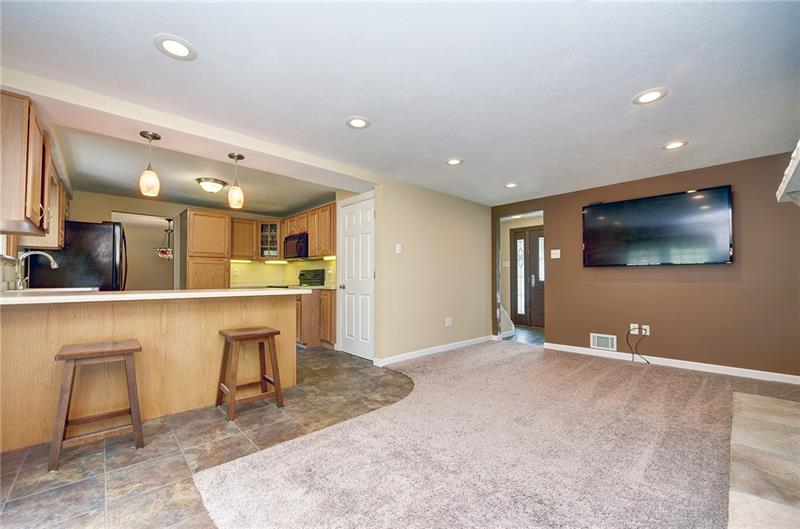 67 Stancey Road Pittsburgh, PA 15220 - Photo 4 of 23 Gallery Image 4