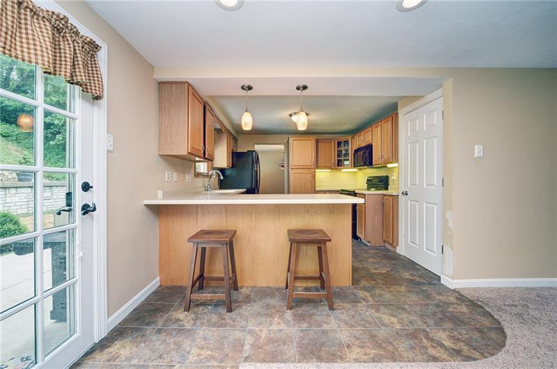67 Stancey Road Pittsburgh, PA 15220 - Photo 7 of 23 Gallery Image 7