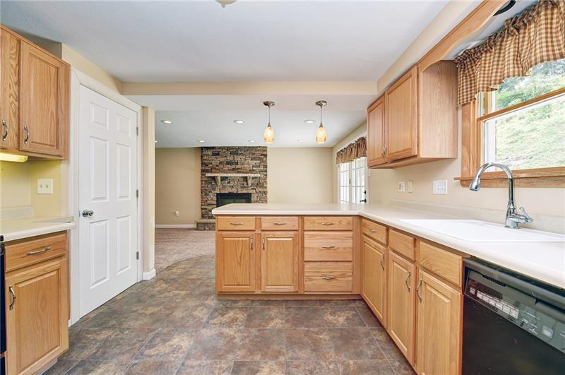 67 Stancey Road Pittsburgh, PA 15220 - Photo 9 of 23 Gallery Image 9