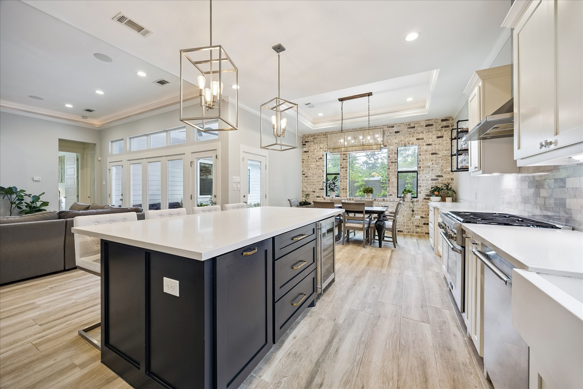 1519 Richelieu Lane Houston, TX 77018 - Photo 9 of 30 Built in wine refrigerator