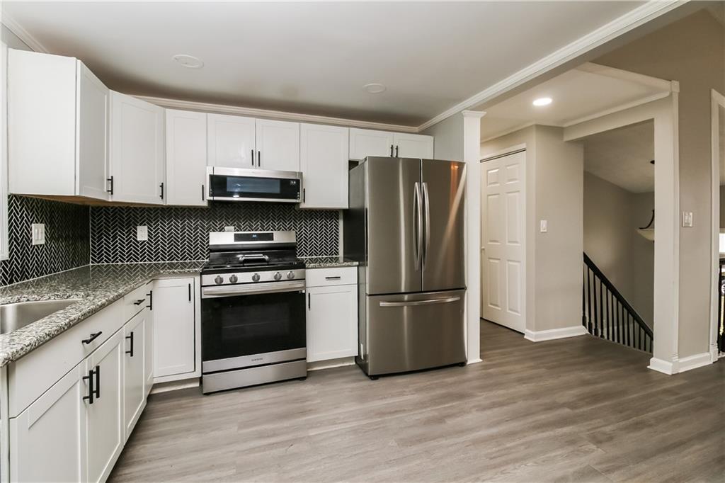 6158 Raintree Bend Lithonia, GA 30058 - Photo 4 of 20