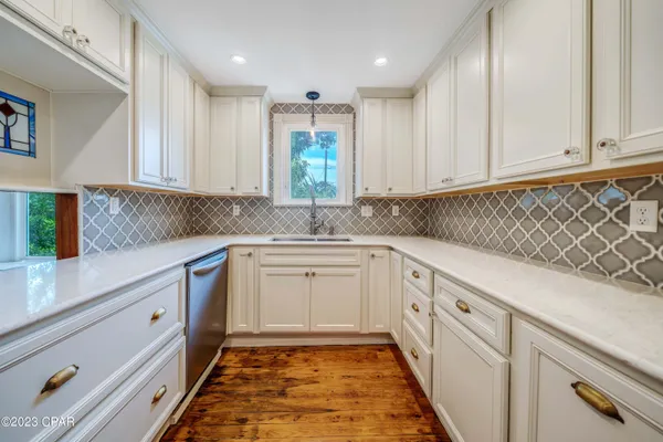 $3,500 | 2316 West Beach Drive, Panama City, FL 32401