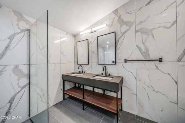 $3,500 | 2316 West Beach Drive, Panama City, FL 32401