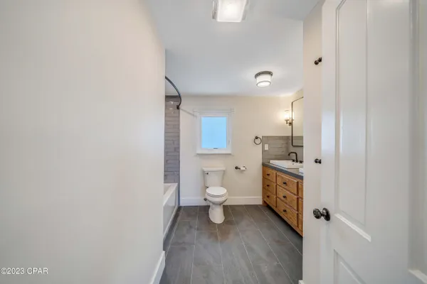 $3,500 | 2316 West Beach Drive, Panama City, FL 32401