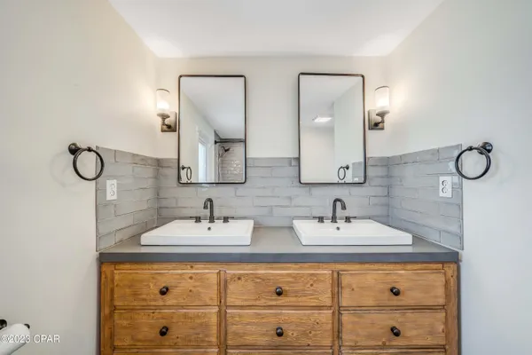 $3,500 | 2316 West Beach Drive, Panama City, FL 32401