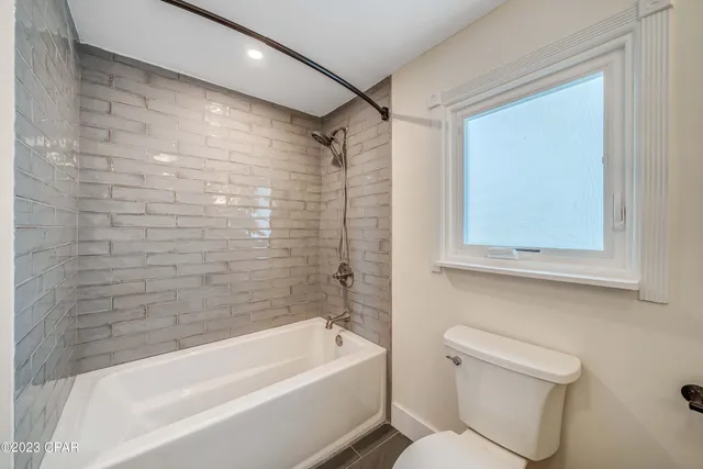 $3,500 | 2316 West Beach Drive, Panama City, FL 32401