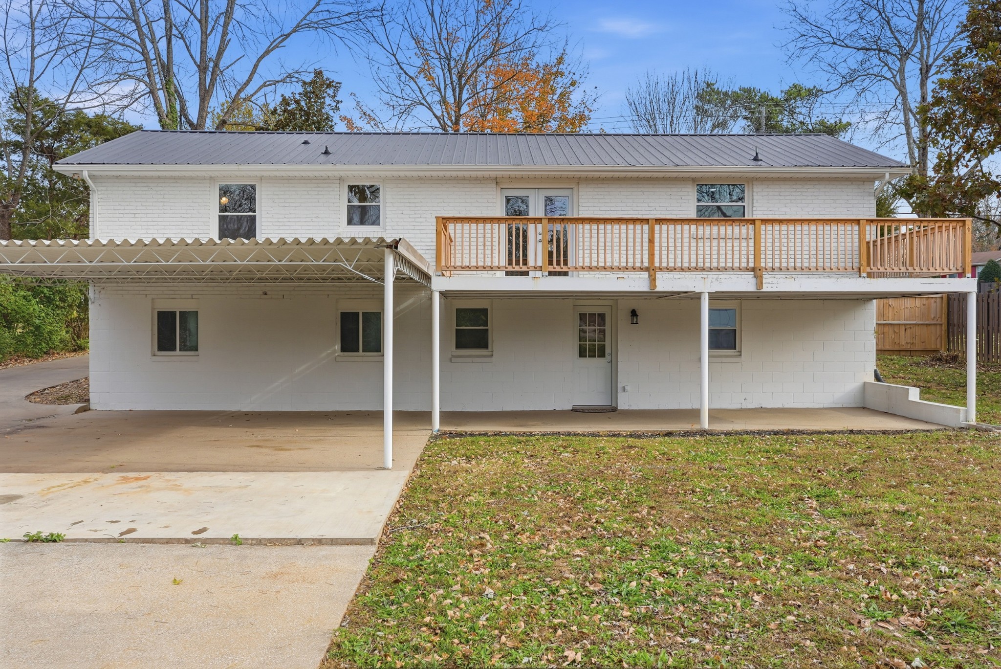 558 Walton Ferry Road Hendersonville, TN 37075 - Photo 21 of 28 front view of a house