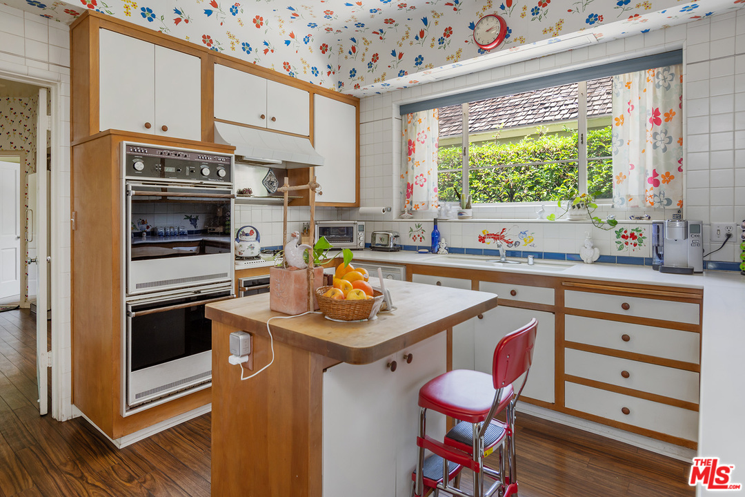 633 Sierra Drive Beverly Hills, CA 90210 - Photo 13 of 42