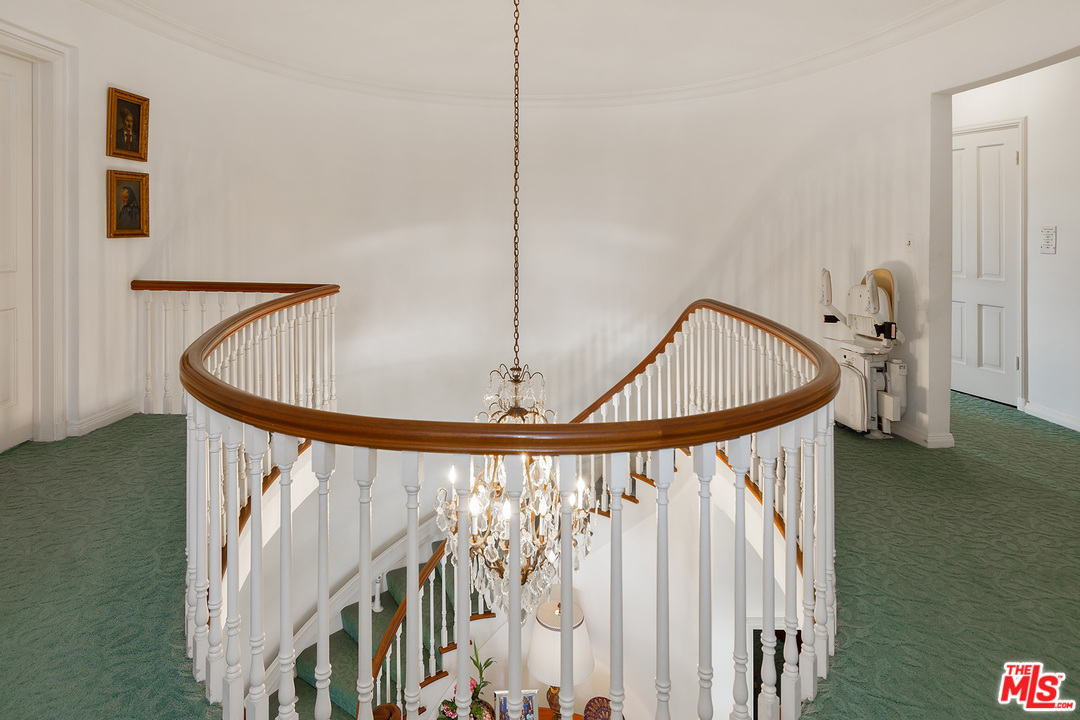 633 Sierra Drive Beverly Hills, CA 90210 - Photo 16 of 42