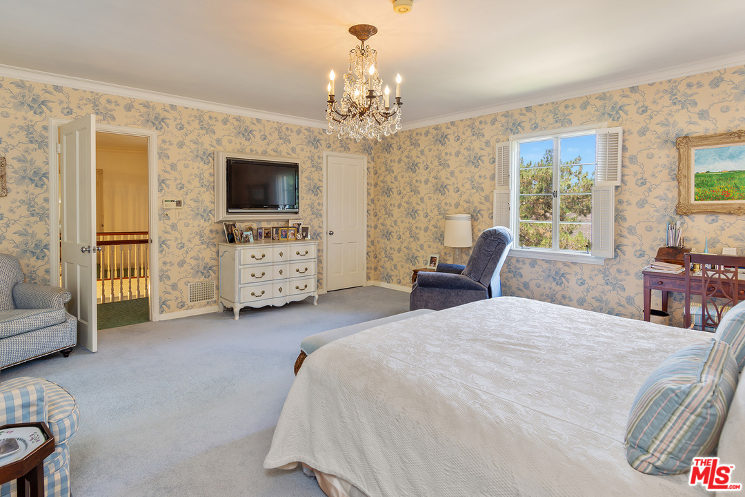 633 Sierra Drive Beverly Hills, CA 90210 - Photo 18 of 42