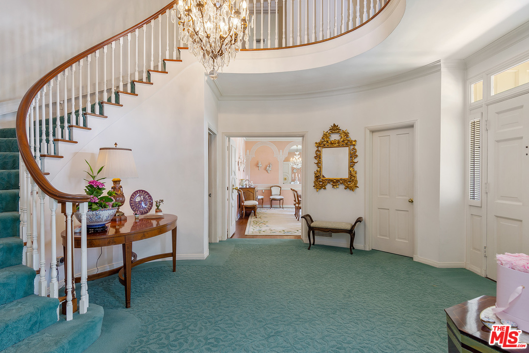 633 Sierra Drive Beverly Hills, CA 90210 - Photo 3 of 42