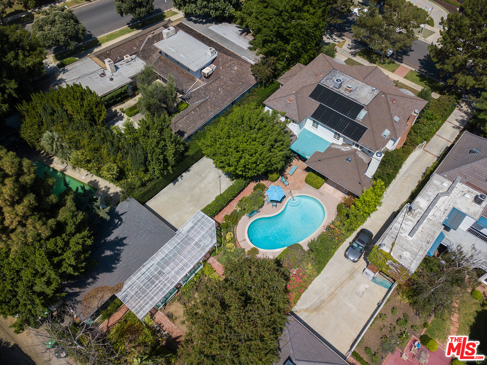 633 Sierra Drive Beverly Hills, CA 90210 - Photo 33 of 42