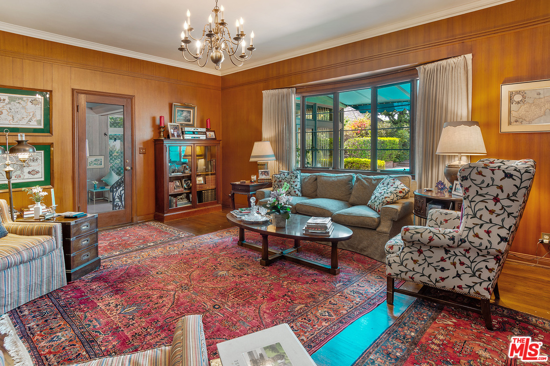 633 Sierra Drive Beverly Hills, CA 90210 - Photo 9 of 42