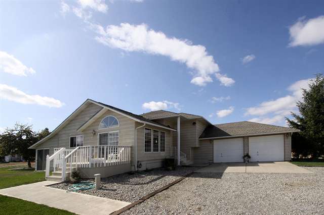 4204 South Chapman Road Greenacres, WA 99016 - Photo 1 of 9