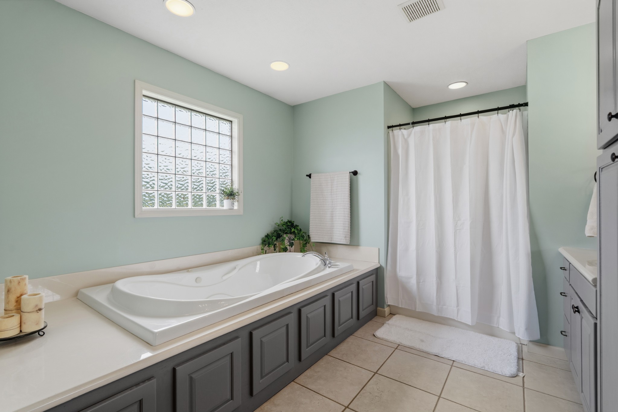 6052 Morganton Road Greenback, TN 37742 - Photo 18 of 54 a bathroom with a sink and a bathtub