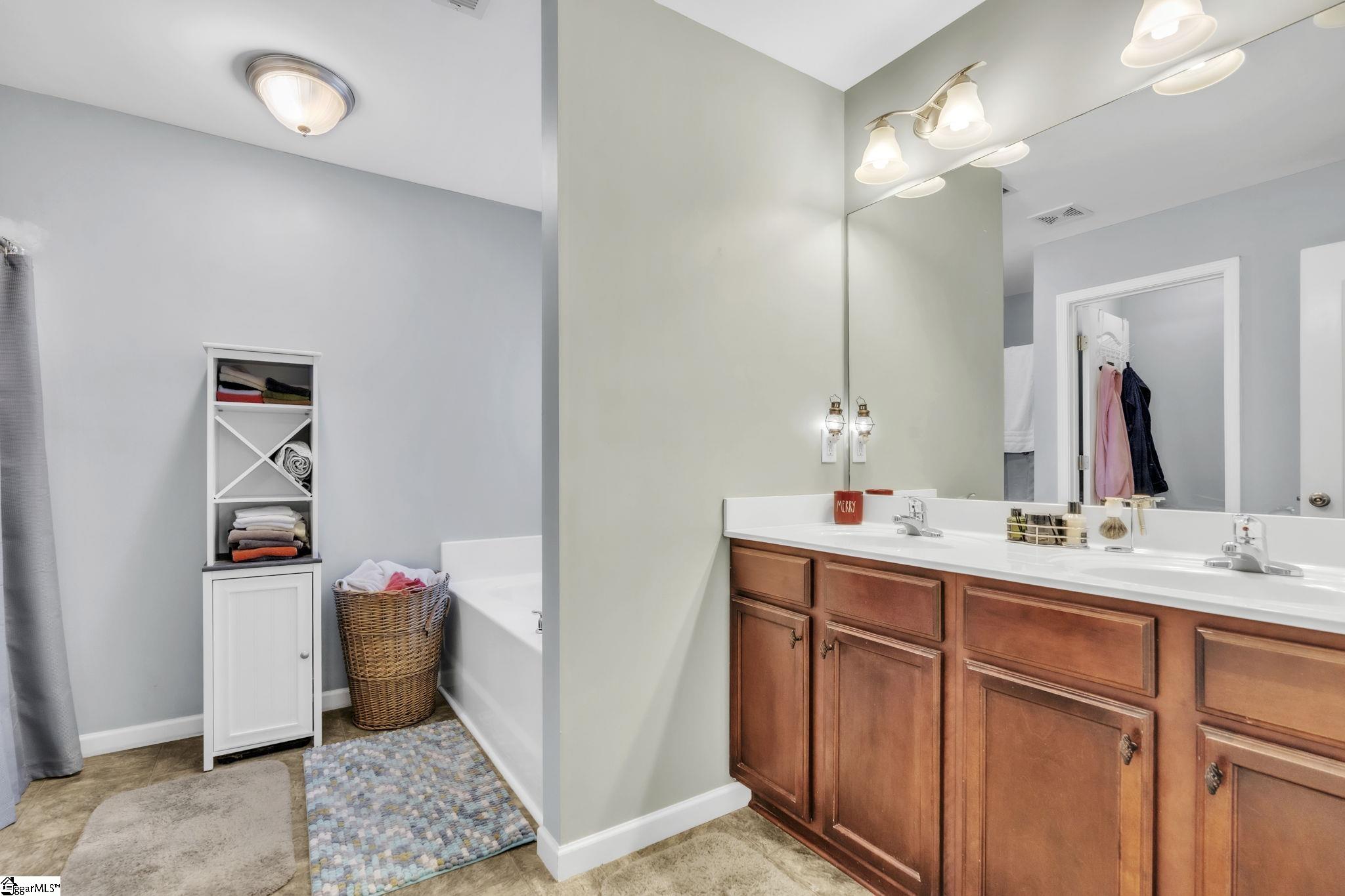 208 Fledgling Way Easley, SC 29642 - Photo 16 of 34