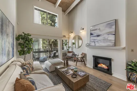$899,000 | 11954 Goshen Avenue, Unit 204, Los Angeles, CA 90049