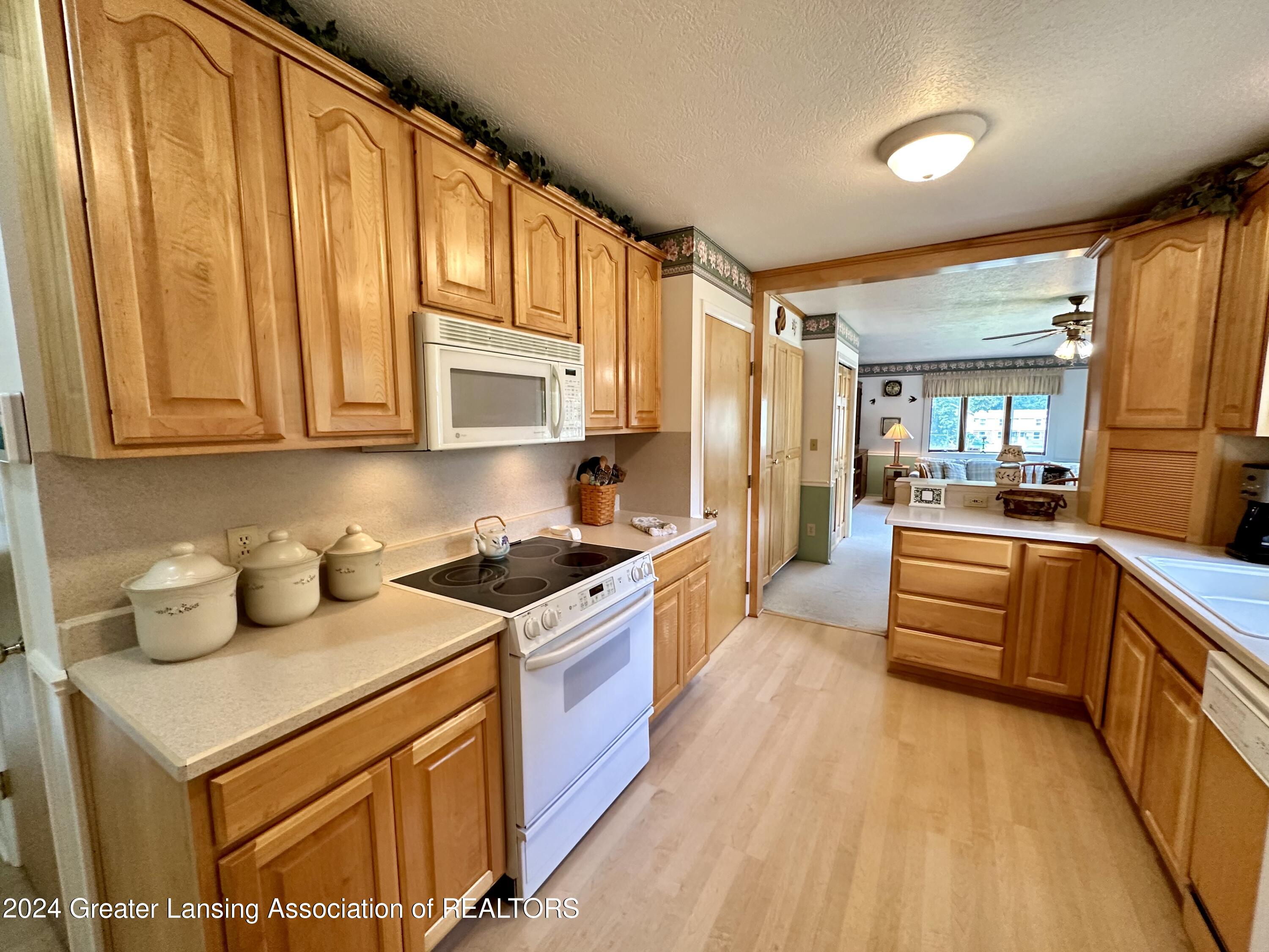 2009 Wabash Road Lansing, MI 48910 - Photo 13 of 50 IMG_8005