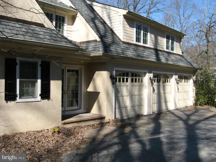 4 Martins Road Newtown Square, PA 19073 - Photo 4 of 25 Garage