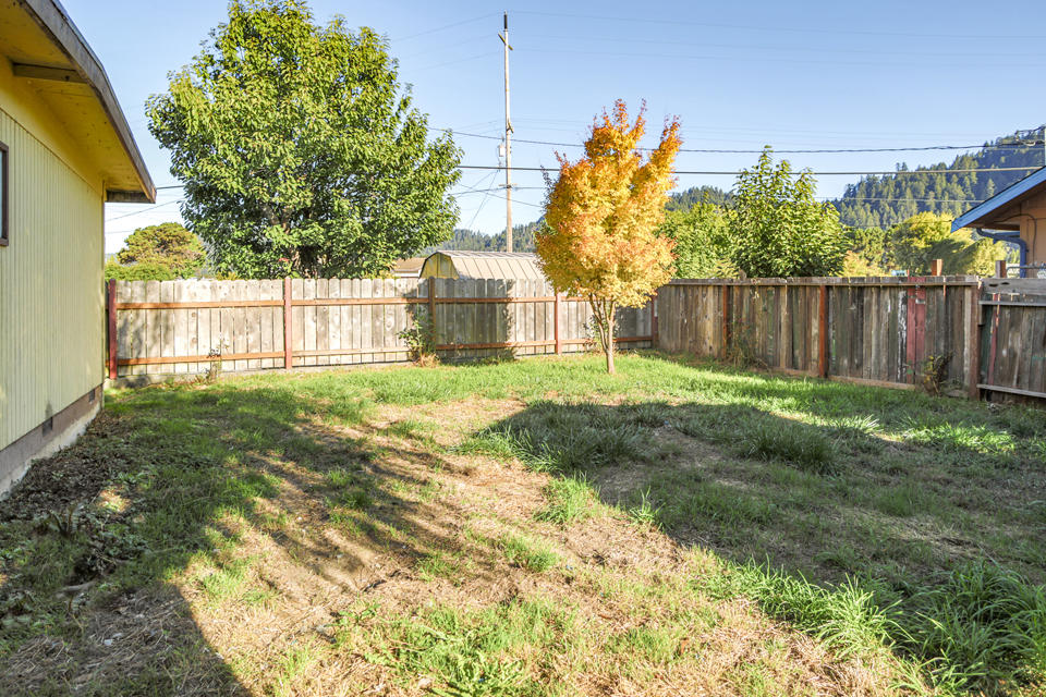 506 4th Avenue Rio Dell, CA 95562 - Photo 8 of 25