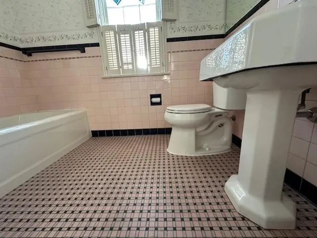 $249,900 | 700 Oakland Place Northeast, Austin, MN 55912